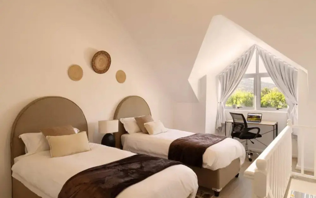 2 Bedroom Apartment, Princess Beach Club, Houtbay