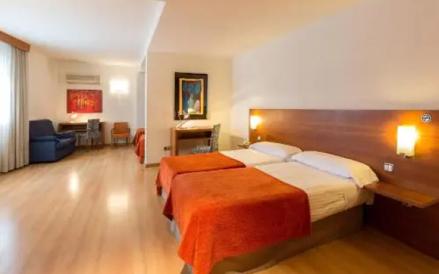 Torre Monreal Hotel Y Apartamentos