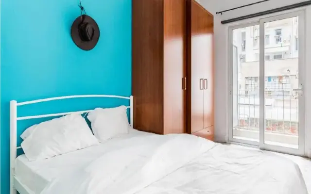 2BD- Perfect Location with square views