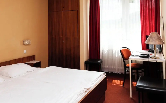 Hotel Meran Hallenbad & Sauna