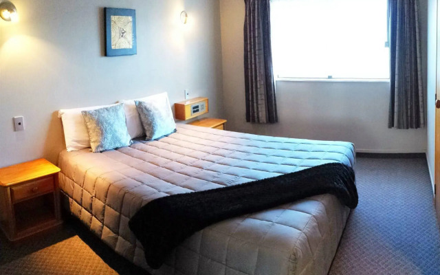 Aquarius Motor Inn