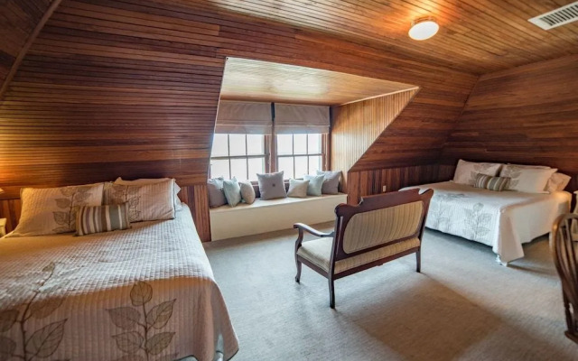 Night Swan Intracoastal B&B