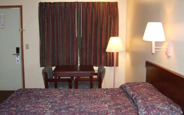 Budgetel Inn & Suites