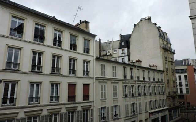 Paris Hotel Le Mediterraneen вид на фасад