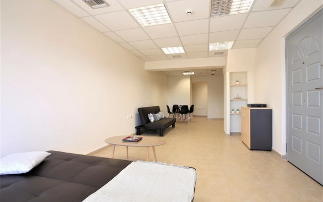GK Airport Suites - Free Shuttle by GK Hospitality Group