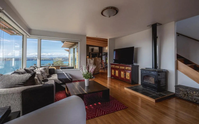 Seaview Sojourn - Waiheke Escapes