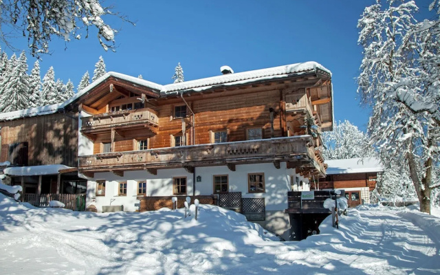 Spacious Apartment With Mountain View in Brixen im Thale
