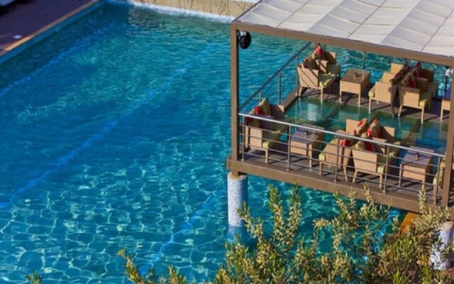 Отель Flegra Beach Boutique Apartments Греция, Пефкохори - отзывы, цены и фото номеров - забронировать отель Flegra Beach Boutique Apartments онлайн бассейн