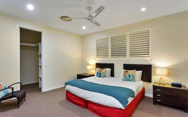Pavillions 12 With Pool And Golf Buggy