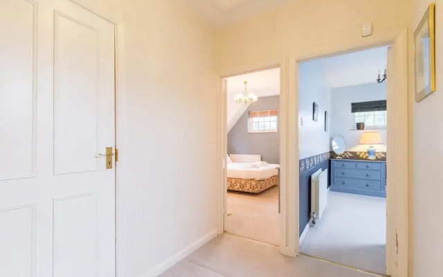 NEW Cosy 2 Bedroom Detached House West Finchley