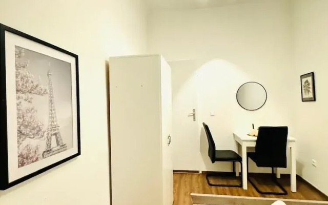 5BR Apartment for 10 Near Alterlaa