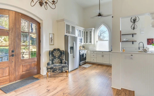 'the Sanctuary' in Historic Dtwn Staunton