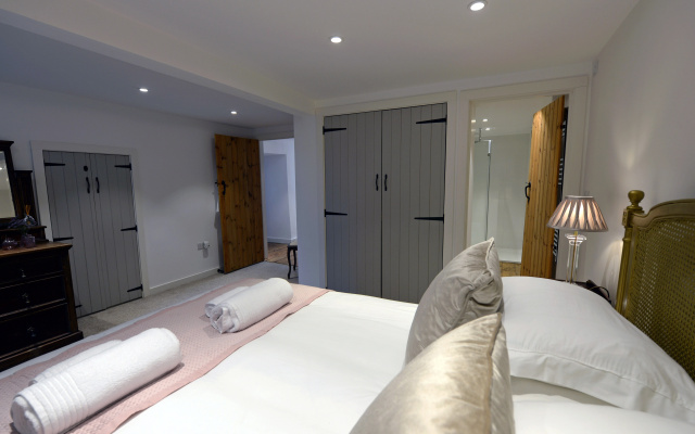 The Cwtch - Luxury Cottage, Sea Views, Pet Friendly