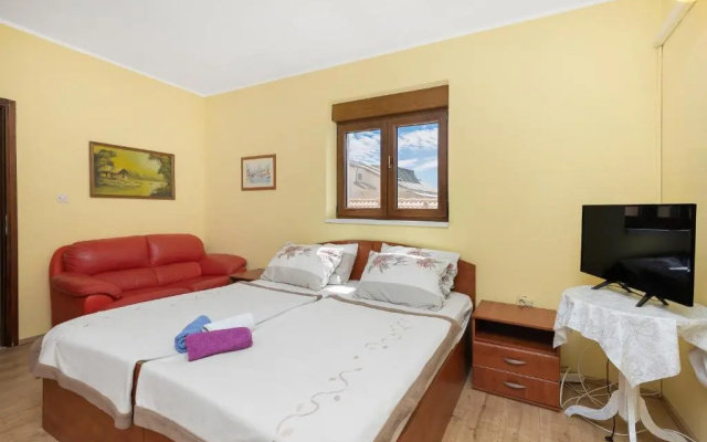 Romeo & Juliet Apartment
