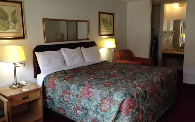 Hometown Inn And Su