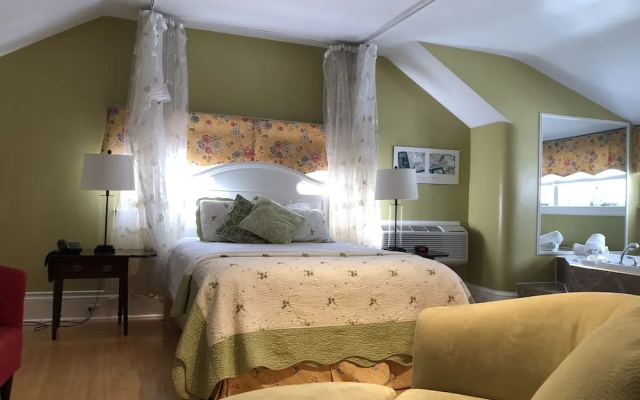 Leaside Manor by The Leaside Group