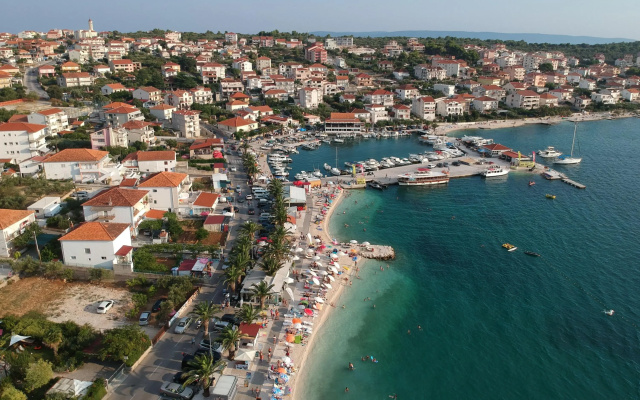 Apartment Gabriel 220m from the beach