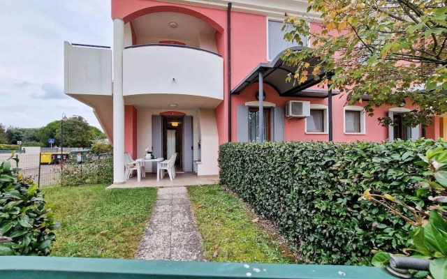 Cozy Ground-floor Apartment With Garden and Pool