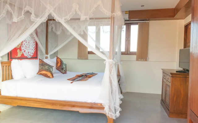 July Garden Inn