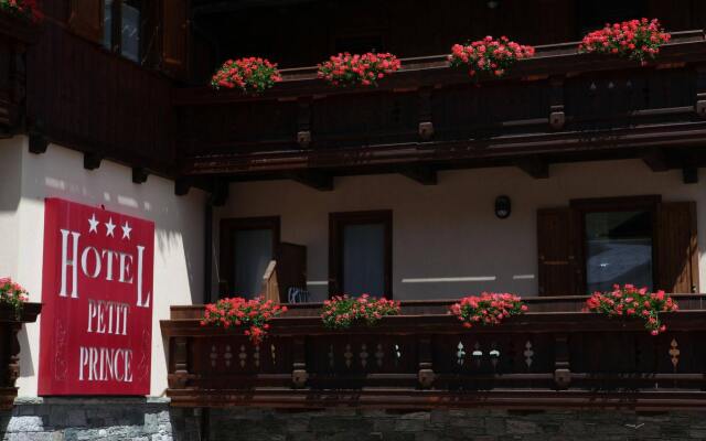 Hotel Petit Prince вид на фасад