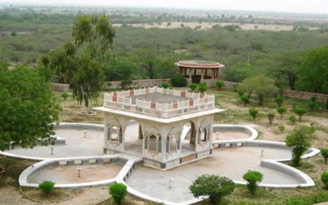 Sardar Samand Palace