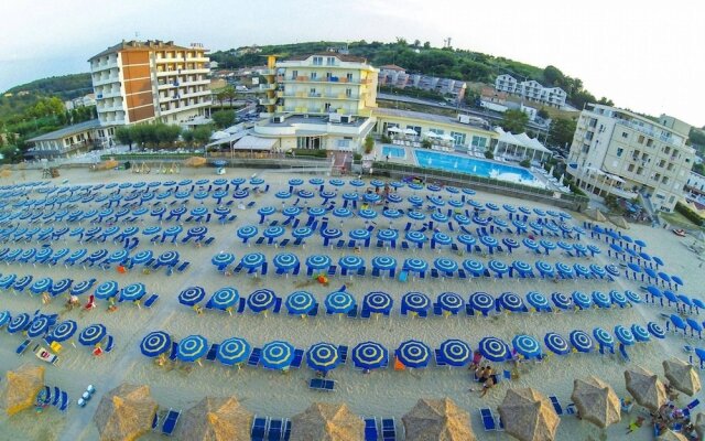 Hotel Mara Ортона вид на фасад