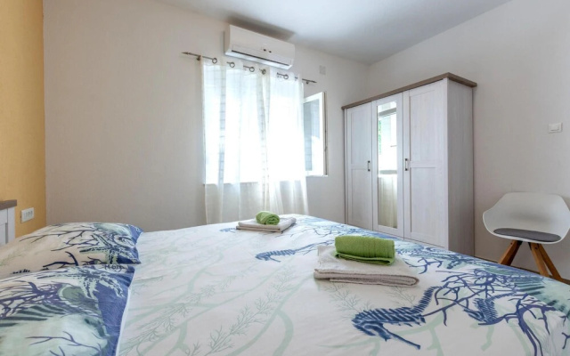 Nice Home in Podstrana With Wifi and 2 Bedrooms