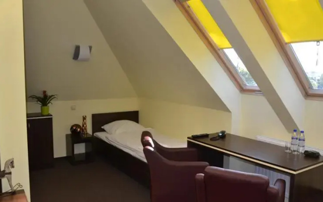 Hotel Pod Dębem