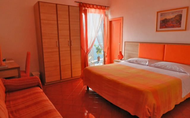 Hotel Holiday