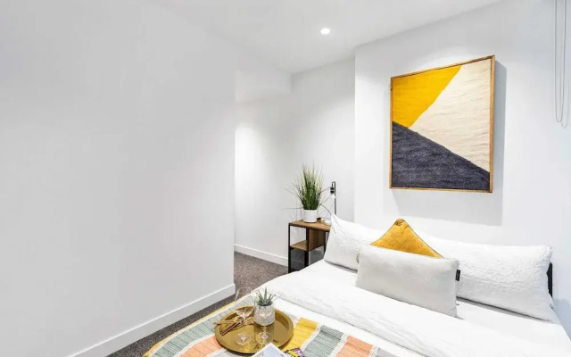 A Lovely Apt Right Next to Southern Cross Station