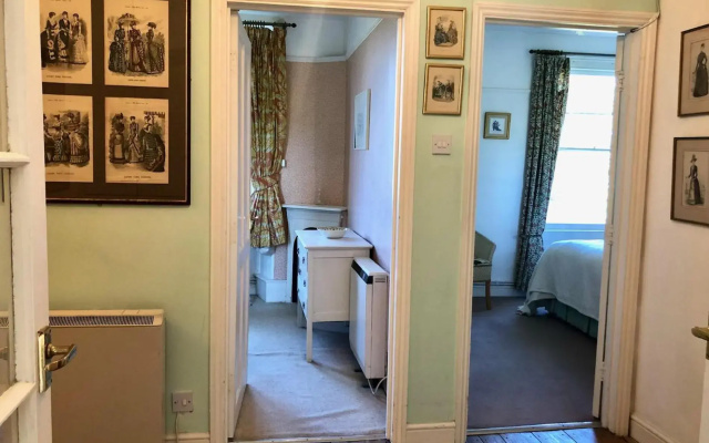 Dressmakers Salon - Unique 3 Bedroom in Gothic Villa