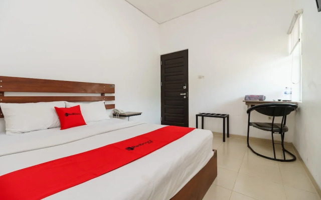 RedDoorz near Jembatan Siti Nurbaya Padang