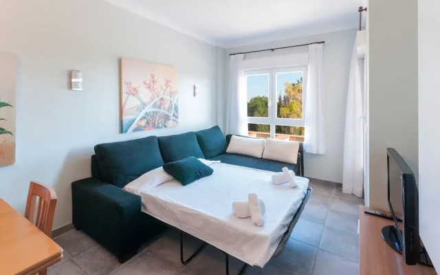 Camelot in Oliva With 1 Bedrooms and 1 Bathrooms