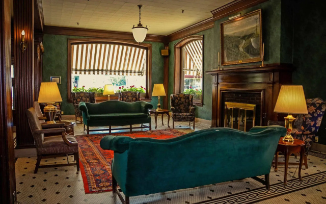 Penn Wells Historic Hotel