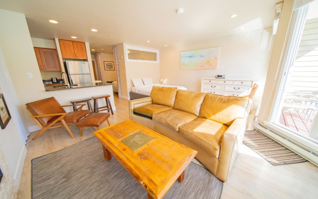 Lakeside 1496 by SummitCove Vacation Lodging