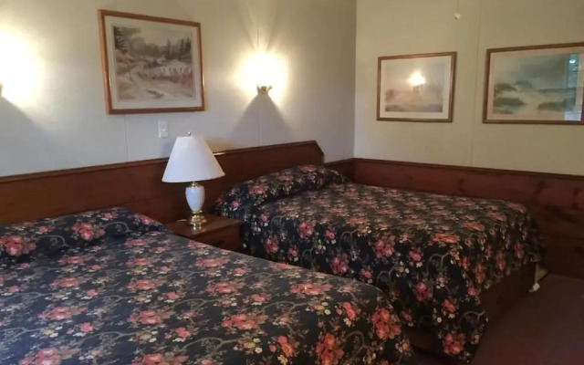 Holiday House Inn