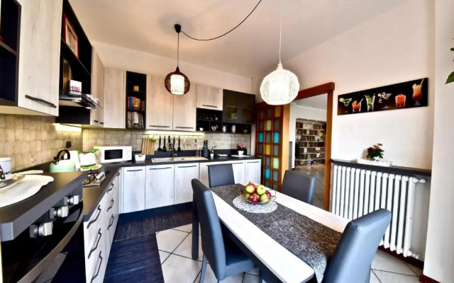 Modern- family apartment halfway between Milano and Como