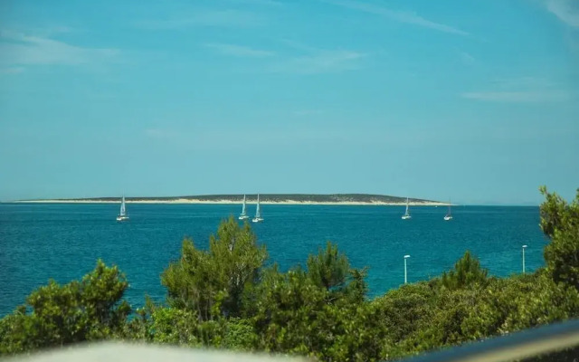 UGA - Perfect Location - SA6 Grgur