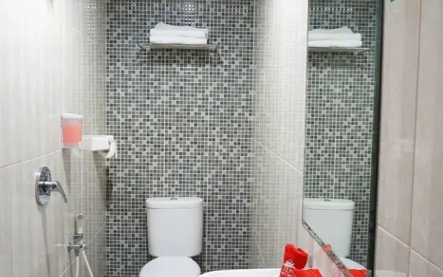 Zen Rooms Near Tunjungan Plaza