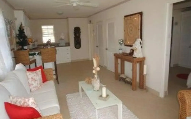 Beautiful Apartment Across The Road From The Beach