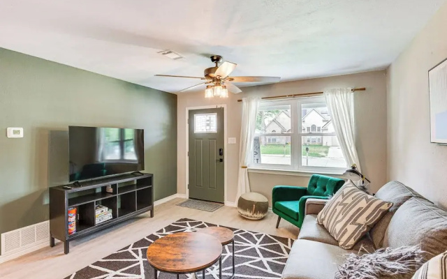 Walk to Lewisville Lake: Dog-friendly Texas Home