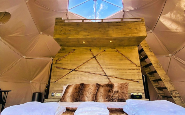 Chalet in Kent With Hot Tub & Countryside Views