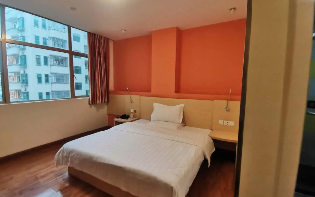7 Days Inn Longhua Heping Road RT-mart Branch
