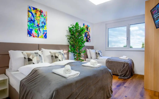 Mark's Penthouse Apartments managed by SKY9 Apartments