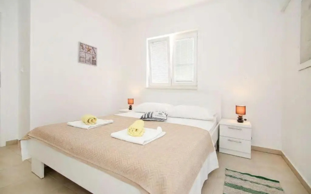 Mimice Bay Apartments
