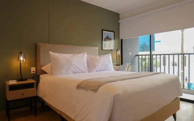 w Shining 1BR w/ Perfect Balcony in Miraflores