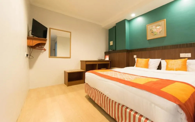 OYO 111 Hotel China Town Inn