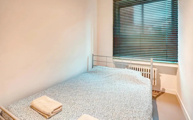 Chic Meir Stay for 9 With Balcony