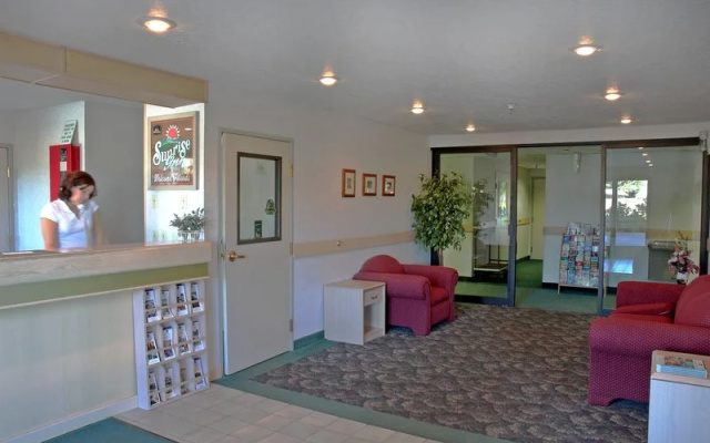 Rodeway Inn & Suites
