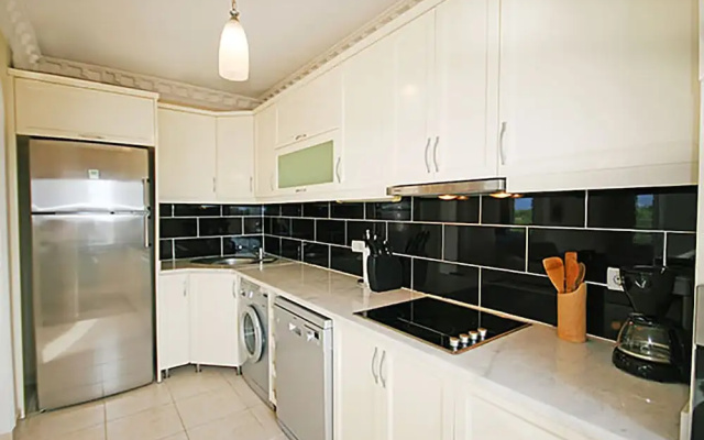Country Club 2 bedroom Luxury Apt